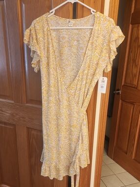 Billabong Yellow and White Floral Wrap Mini Dress. New With Tag